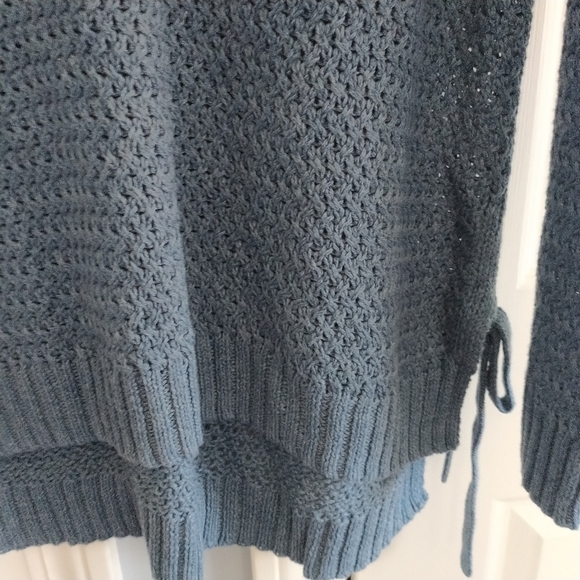 Universal Thread Blue V Neck Crochet Sweater M - Picture 13 of 13